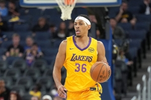 BBIN-伤退！贝兹利仅出场7分43秒&amp;4中3拿8分4板2帽 坐轮椅离场