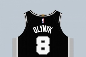 BBIN平台-奥利尼克将在马刺穿8号球衣 此号码上一位主人是米尔斯